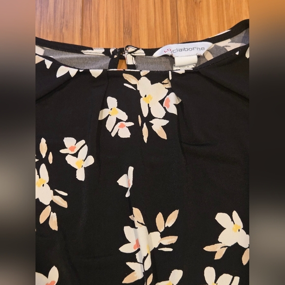 Liz Claiborne Floral Top - Picture 4 of 8